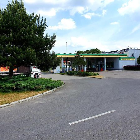 Motel Na Stacji Paliw Устроне Морске Екстериор снимка
