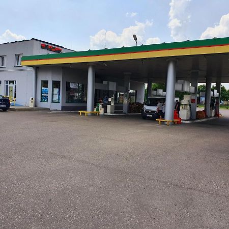 Motel Na Stacji Paliw Устроне Морске Екстериор снимка