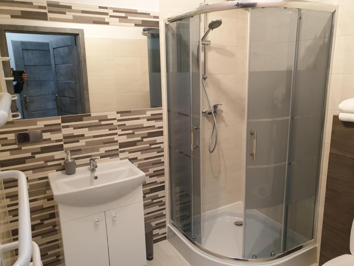 Motel Na Stacji Paliw Устроне Морске Екстериор снимка