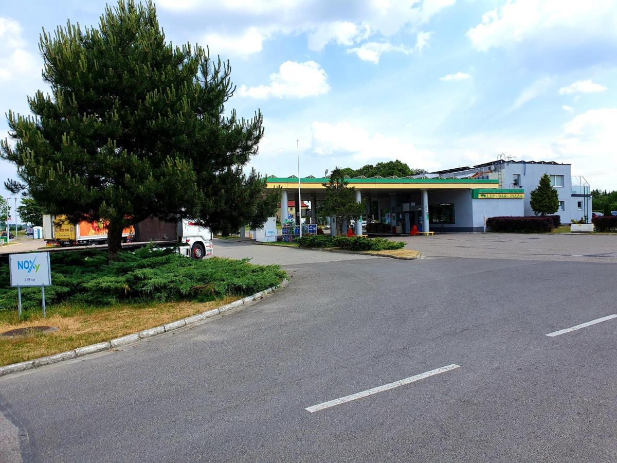 Motel Na Stacji Paliw Устроне Морске Екстериор снимка