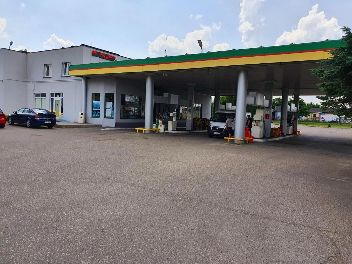 Motel Na Stacji Paliw Устроне Морске Екстериор снимка