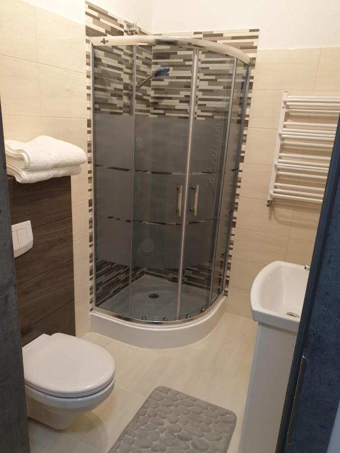Motel Na Stacji Paliw Устроне Морске Екстериор снимка